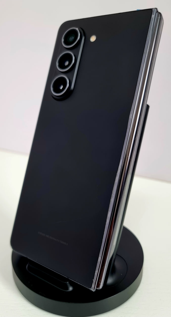 Samsung Z Fold5 5G 12/512 Graphite - БУ (без коробки / не работает внутренний экран) Samsung Z Fold5 5G 12/512 Graphite - БУ (без коробки / не работает внутренний экран)