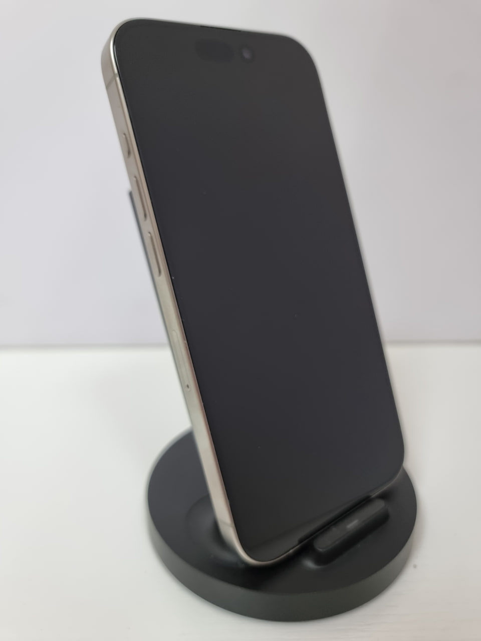 iPhone 15 Pro 256Gb Natural Titanium (1 sim + eSIM / 87% / без коробки / заменен дисплей / не работает FaceID) - Б/У . . + +