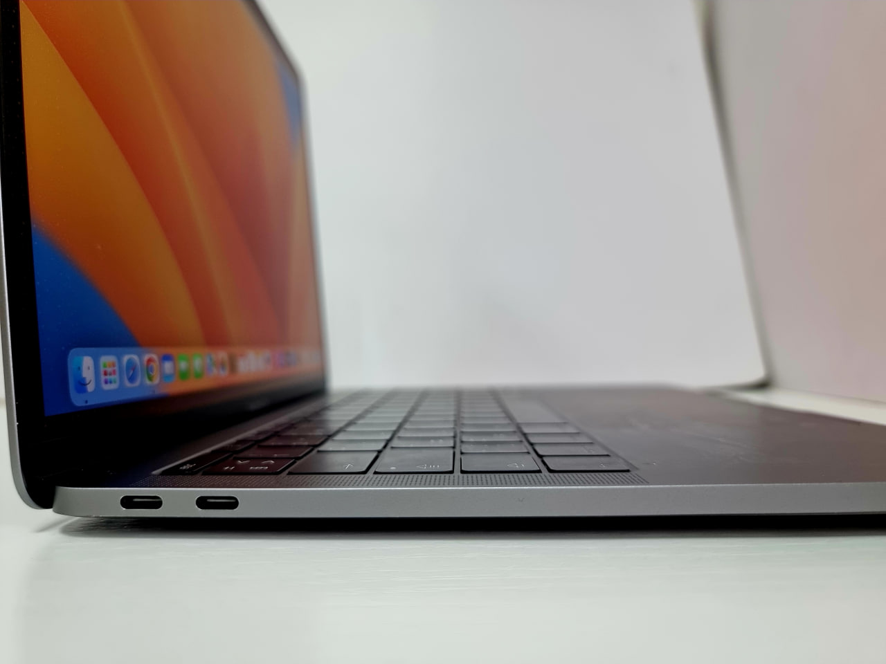 MacBook Pro 13" Retina (Mid 2017) Silver MPXR2 (Core i5 2,3 GHz/8Gb/128Gb SSD) (21 циклов / Без коробки) - Б/У