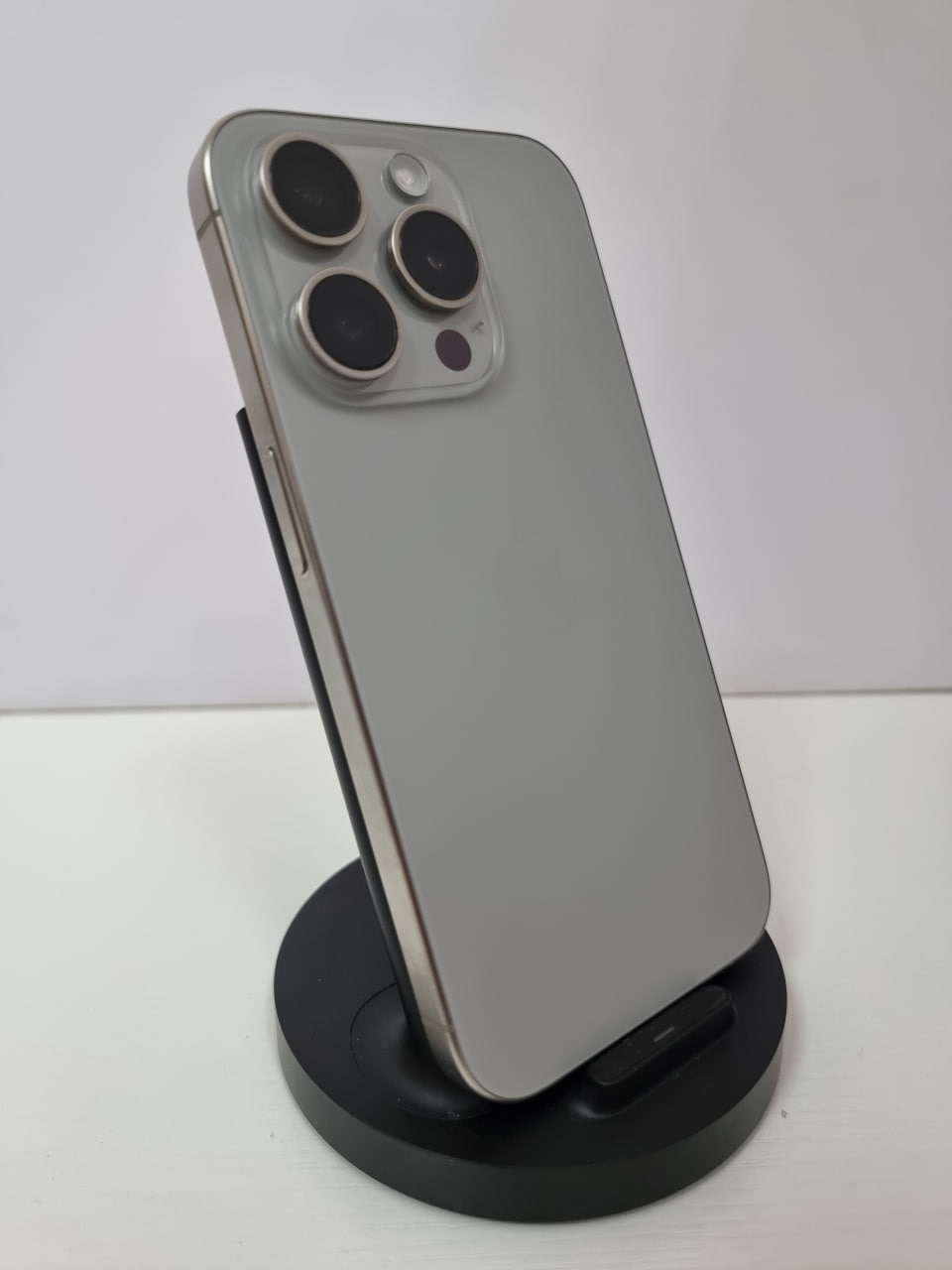 iPhone 15 Pro 256Gb Natural Titanium (1 sim + eSIM / 87% / без коробки / заменен дисплей / не работает FaceID) - Б/У . . + +