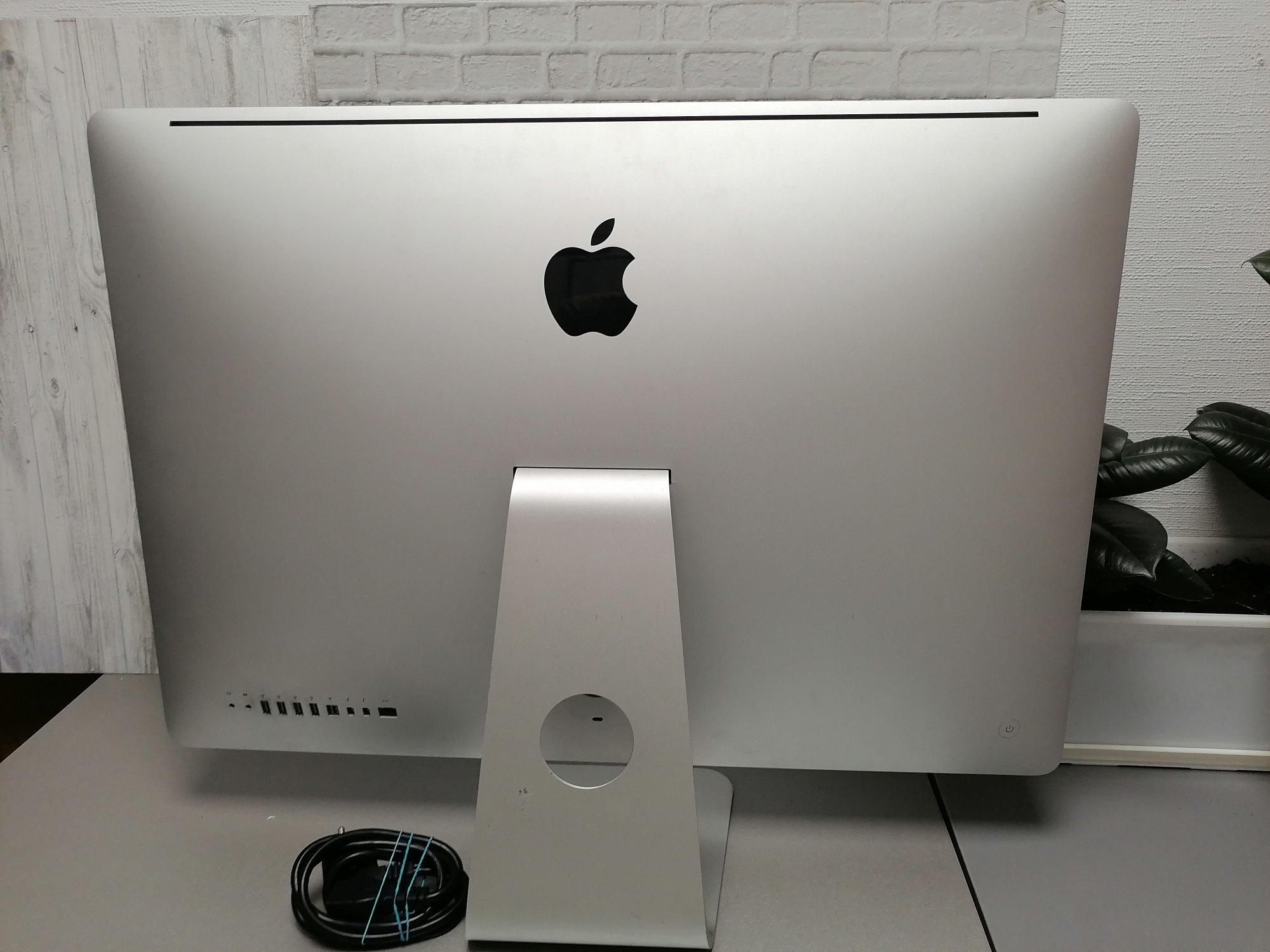 iMac 27" (Mid 2011) (Core i3 3.2 GHz/4Gb/1Tb HDD/ATI Radeon HD 5670) (Перегревается / Переодически выключается) - Б/У iMac 27" (Mid 2011) (Core i3 3.2 GHz/4Gb/1Tb HDD/ATI Radeon HD 5670) (Перегревается / Переодически выключается) - Б/У