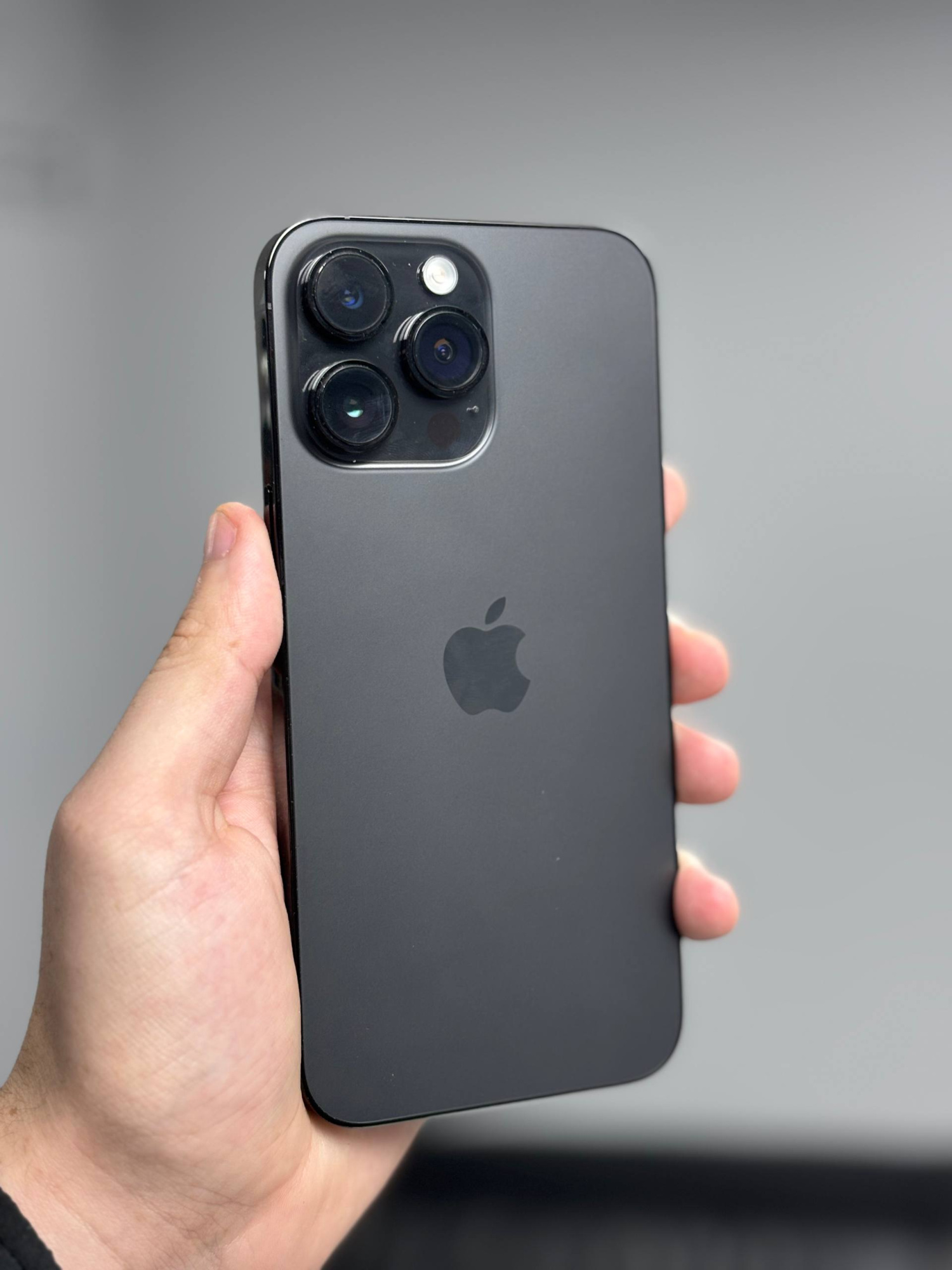 iPhone 16 Pro Max 256Gb Black Titanium (1 sim + eSIM / 100% / без коробки) - Б/У . . . iPhone 16 Pro Max 256Gb Black Titanium (1 sim + eSIM / 100% / без коробки) - Б/У . . .