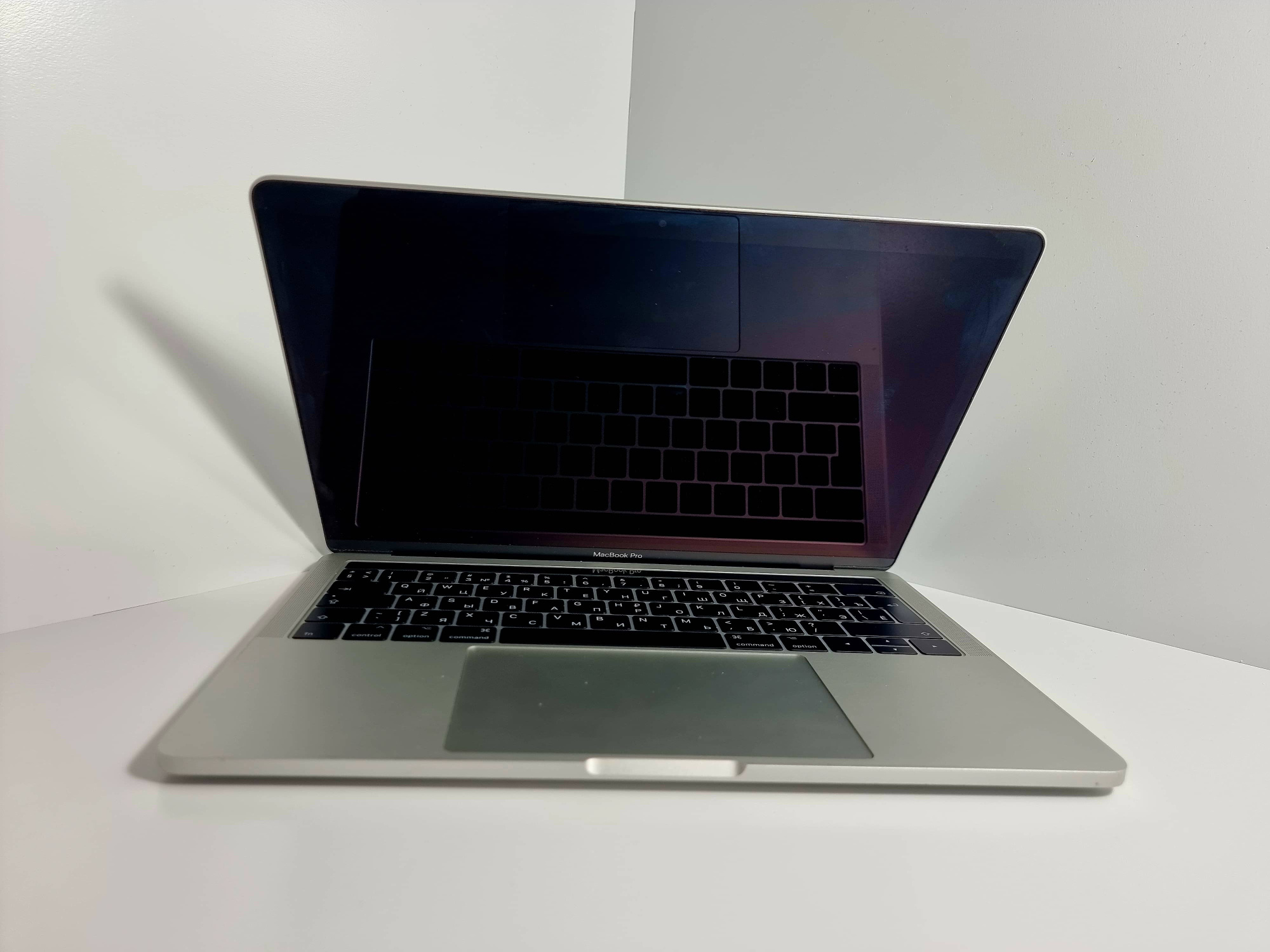 MacBook Pro 13" Touch Bar and Touch ID (Mid 2017) Silver (Core i5 3,1 GHz/8Gb/512Gb SSD) (395 циклов / без коробки) - Б/У