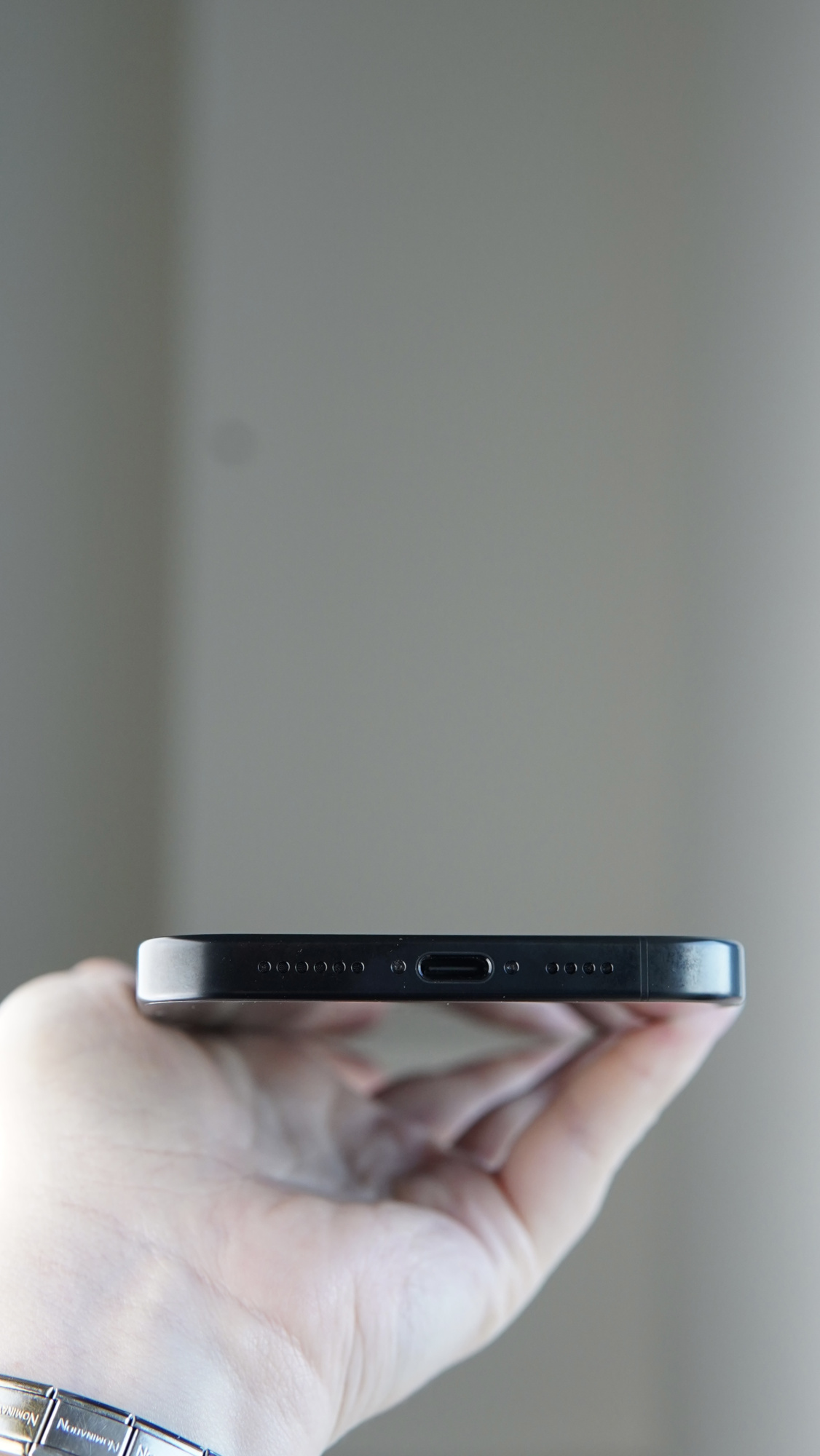 iPhone 16 Pro Max 256Gb Black Titanium (1 sim + eSIM / 100% / без коробки) - Б/У . . .