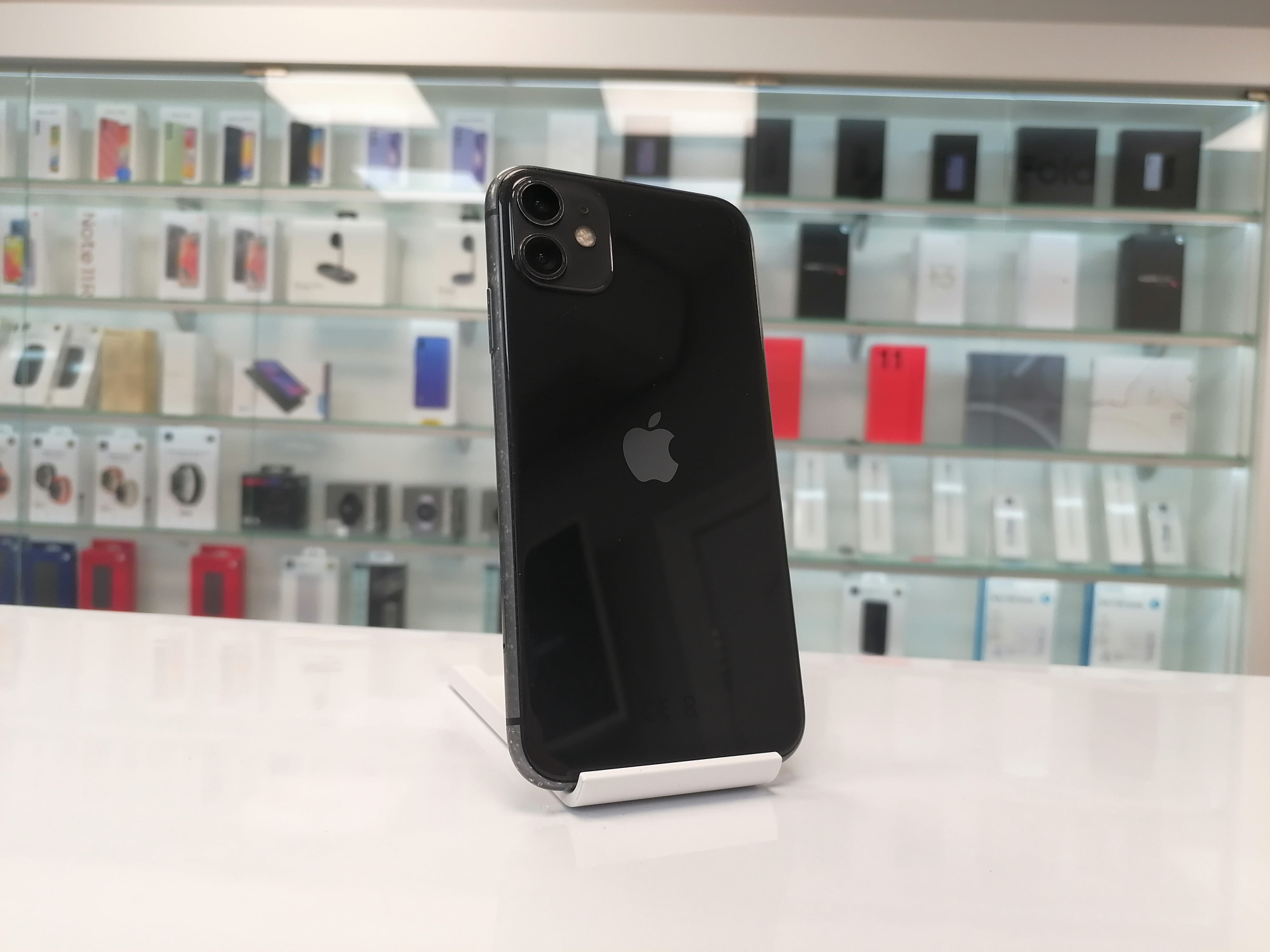 iPhone 11 128Gb Black (70%) RU - Б/У . . (трещина в нижней части экрана)